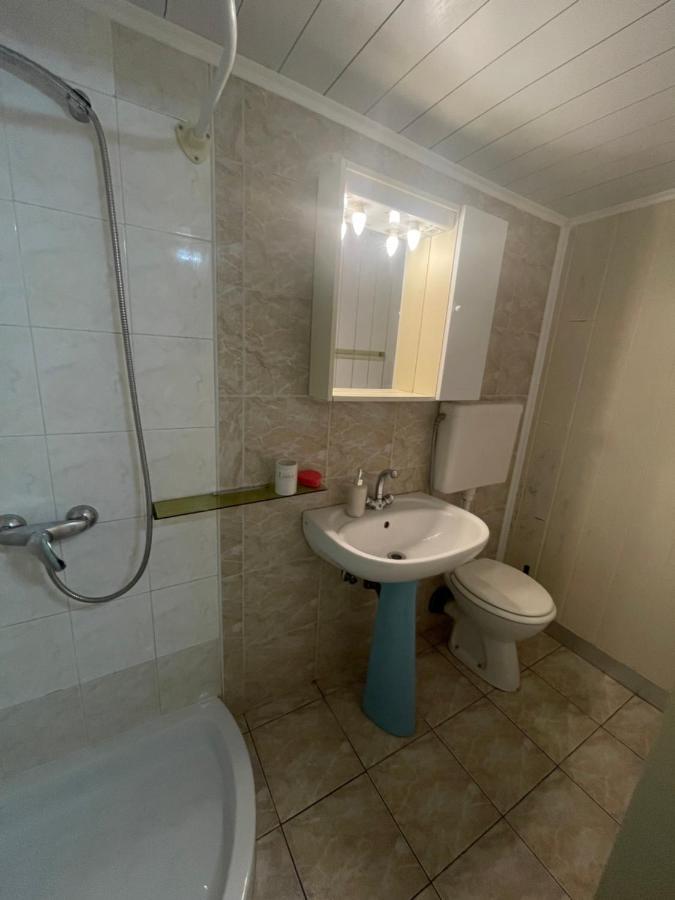 Kometer Soba Apartment โบเว็ก ภายนอก รูปภาพ
