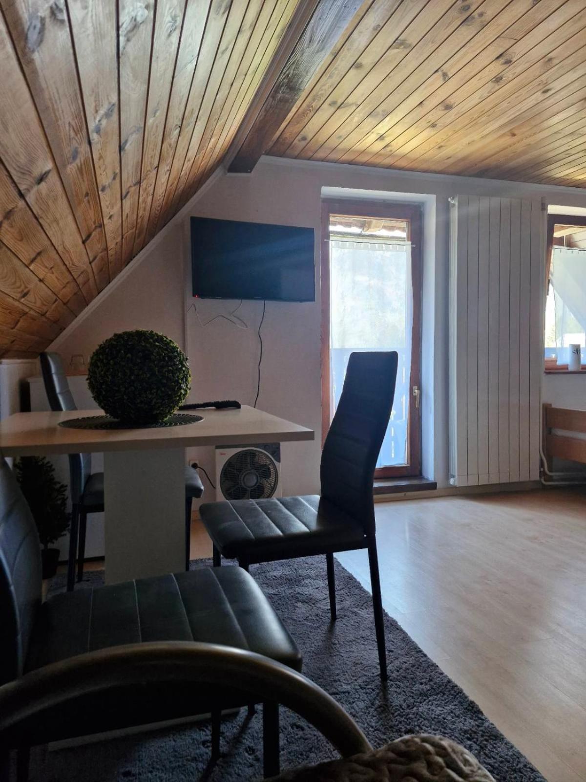 Kometer Soba Apartment โบเว็ก ภายนอก รูปภาพ