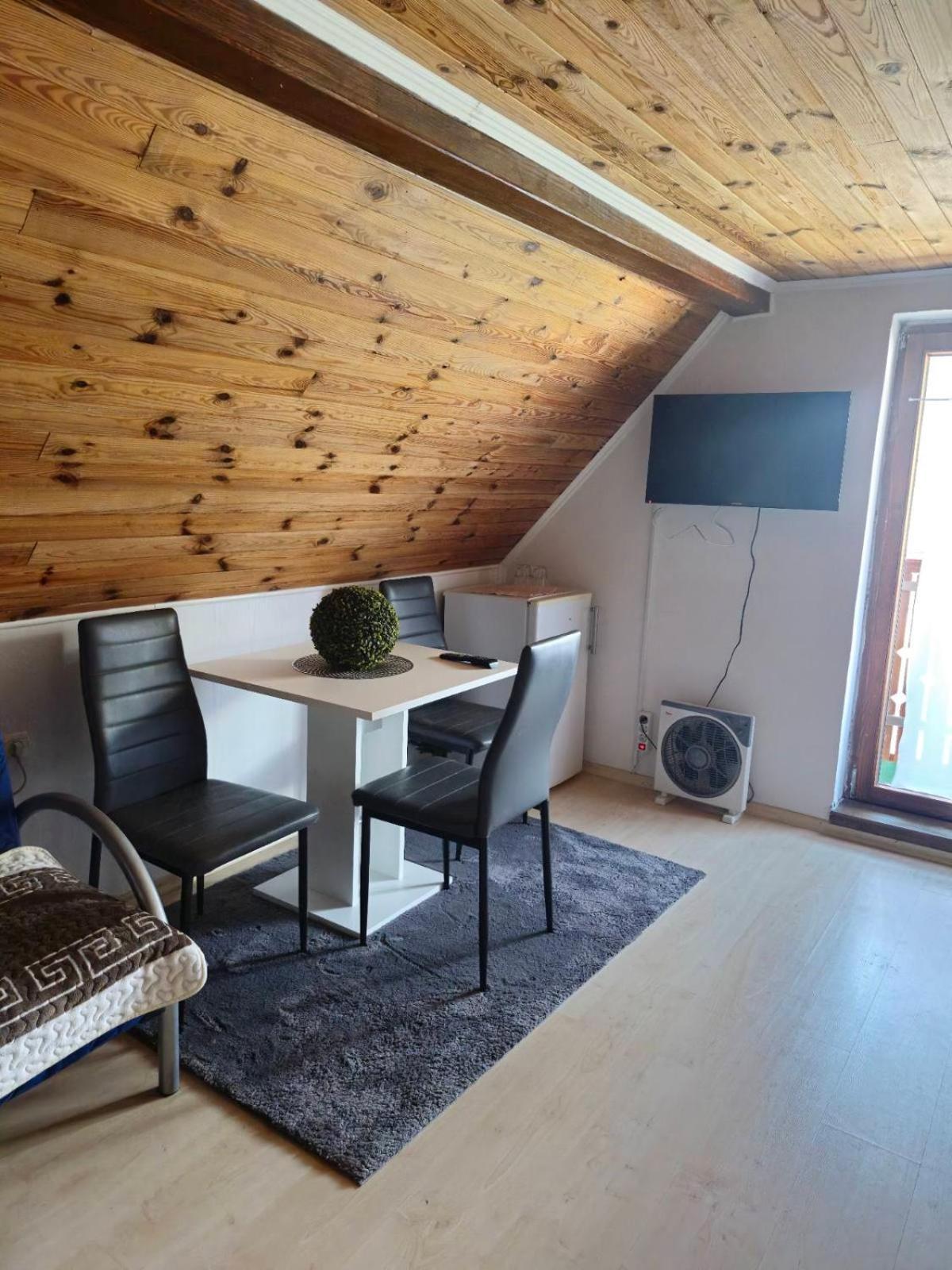 Kometer Soba Apartment โบเว็ก ภายนอก รูปภาพ